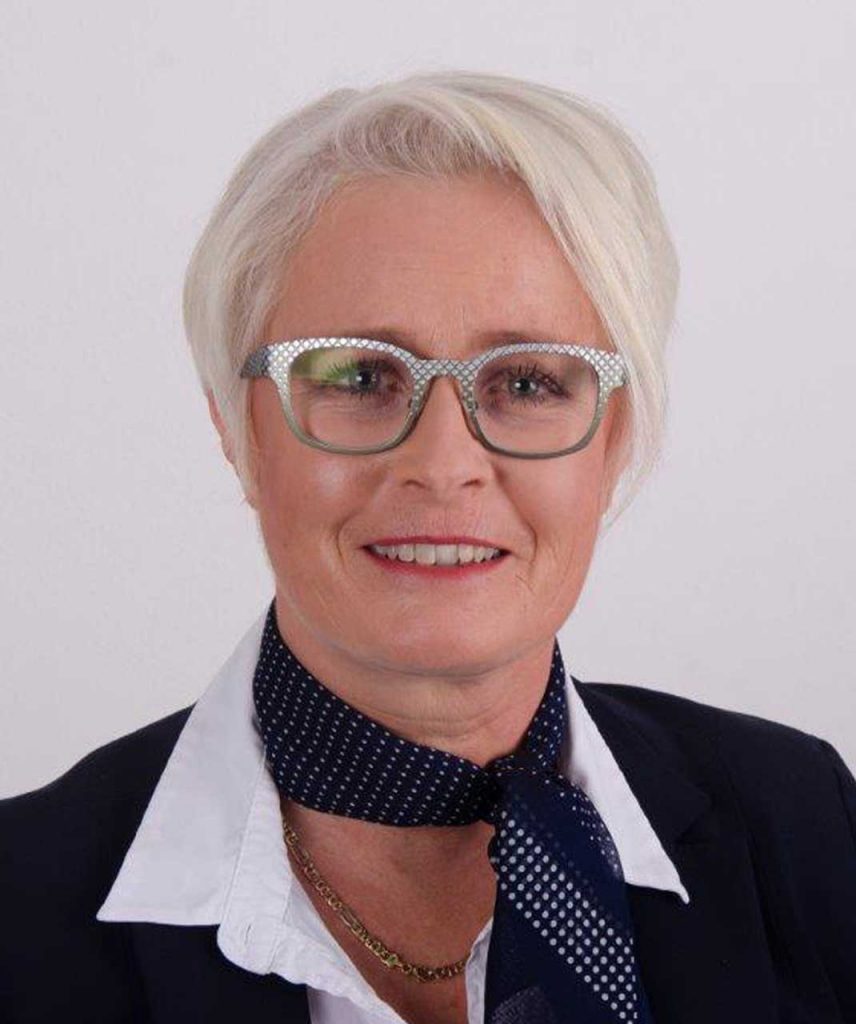 Ingrid Ebner-Kerschbaumer - ESW Steuerberatungs GmbH / Steuerberatung / Wirtschaftsprüfung / Buchhaltung - Lohnverrechnung / Unternehmensberatung - 5201 Seekirchen / Wallersee
